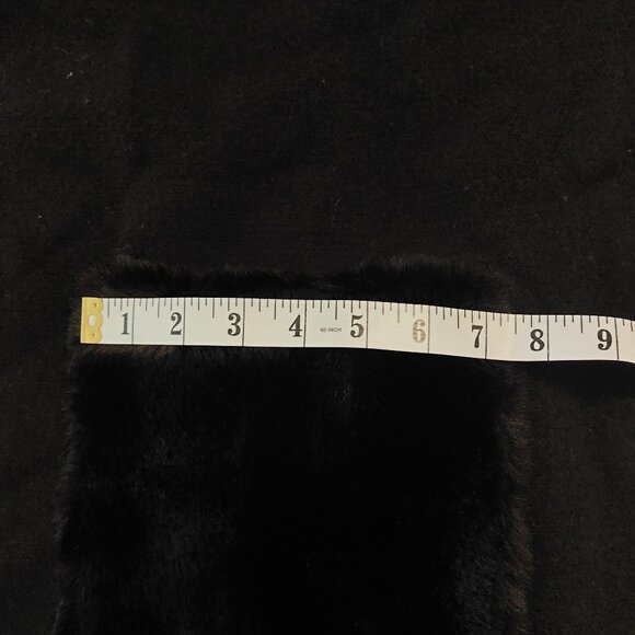 Cozy Black Winter Scarf with Faux Fur Pockets - Picture 11 of 11